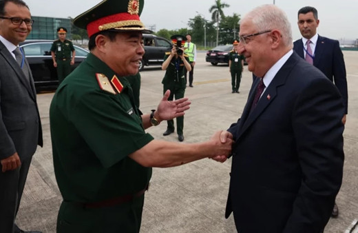 Milli Savunma Bakanı Yaşar Güler, Vietnam’da!