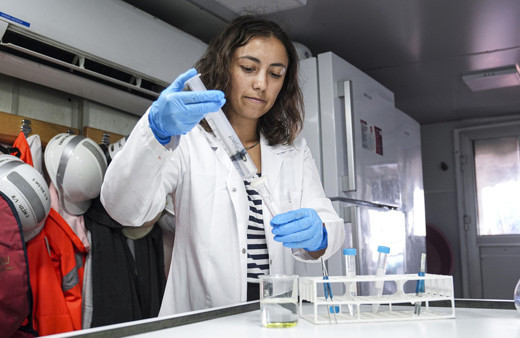 Akdeniz suyu Marmara'nın yüzeyini temizledi