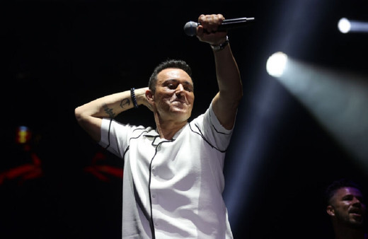 Mustafa Sandal konserde attığı azar sonrası özür diledi...