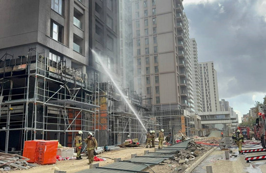 Kadıköy Fikirtepe'de 12 katlı binadan yangın çıktı