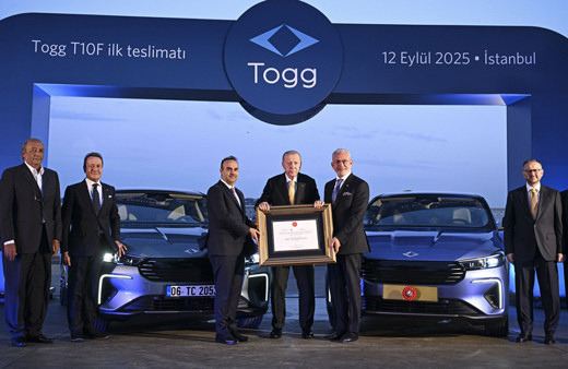 Cumhurbaşkanı Erdoğan'a Togg'un yeni modeli T10F hediye edildi