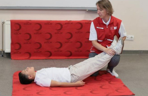 Türk Kızılay okullar için ilk yardım rehberi hazırladı