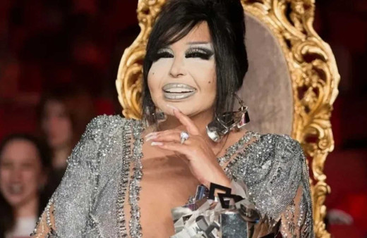 Bülent Ersoy'un içkiyi kaldırıp 'içeyim mi? saraydan sizi duymasınlar' lafı olay oldu