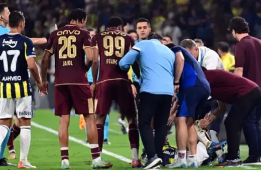 Süper Lig'de ortalık karıştı! Trabzonspor taraftarı hakemlere yüklendi! "Düdük astıracağız"