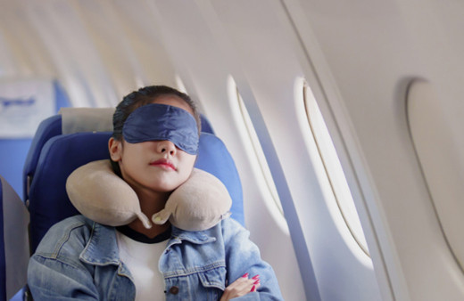 Uçakta uyumak için bu yola başvuranları dikkat! Uzmanlar uyardı