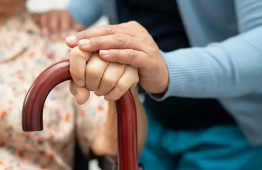 SGK uzmanı açıkladı: Yaşlı ve bakıma muhtaç engelli bireylere sigorta yapılacak!