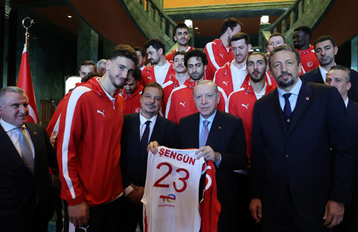 Cumhurbaşkanı Erdoğan, A Milli Erkek Basketbol Takımı'nı kabul etti