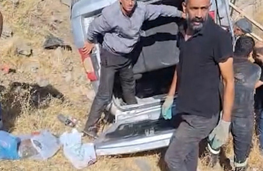 Iğdır'da can pazarı! İki araç çarpıştı: 5 kişi yaralı...