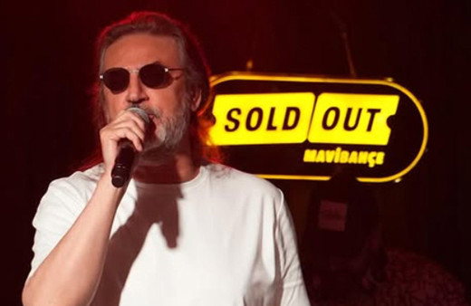 Şarkıcı Çelik takipçisinin mesajını ifşa edip isyan etti: Bu kadarı da fazla