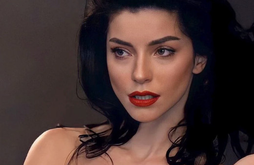 Merve Boluğur'u hiç böyle görmediniz: Saçlarının rengini değiştirdi bambaşka biri oldu!