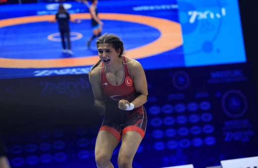 Nesrin Baş, Dünya Güreş Şampiyonası'nda gümüş madalya kazandı