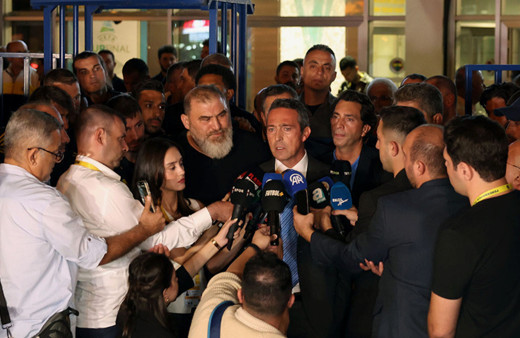 Ali Koç konuşurken ezan okunmaya başlayınca söylediği şeyler dikkat çekti