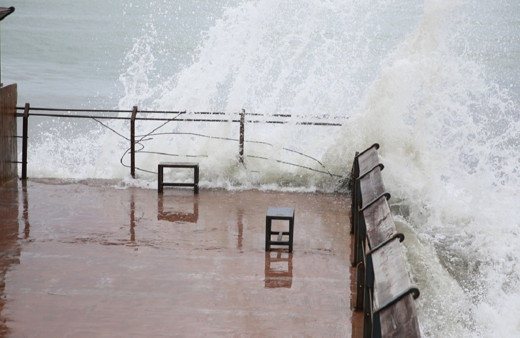 Ordu'da kuvvetli rüzgar nedeniyle oluşan dev dalgalar korkuttu