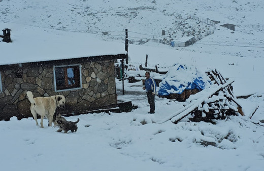 Heryer bembeyaz oldu! Kar kalınlığı 10 santimetreye ulaştı