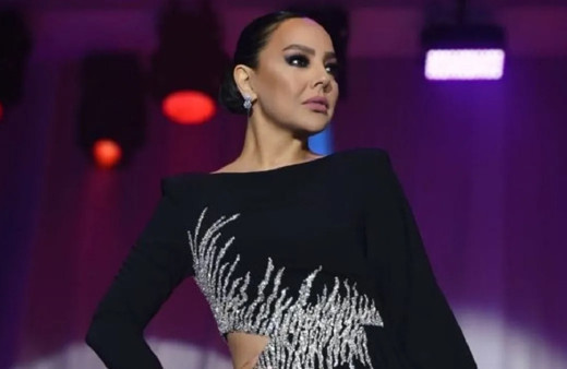 Şarkıcı Ebru Gündeş makyajsız görüntülendi! Sessiz haline eleştiri yağdı...