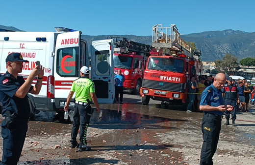 Antalya'da toptancı halinde meydana gelen patlamada 4 kişi yaralandı