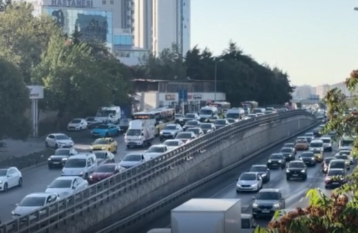 İstanbul'da trafik çilesi! Yoğunluk sebebiyle sürücüler güçlük çekti...