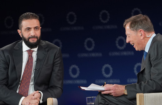 Ahmed Şara ile eski CIA başkanı Petraeus arasında "eski günler" diyaloğu