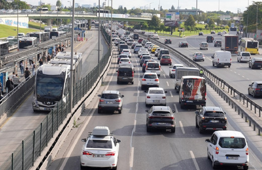 İstanbul'da trafik felç! Sabah saatlerinde yoğunluk yaşanıyor