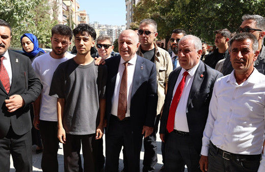 Ümit Özdağ Suriyelilere 60 gün süre veren ABD üzerinden hükümeti eleştirdi