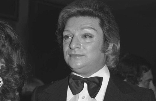 TEV, Zeki Müren'in kimsenin görmediği el yazısını paylaştı!