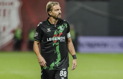 Sakaryaspor'da takım arkadaşına tokat atan Caner Erkin kırmızı kart gördü