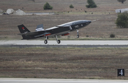 Kızılelma Tolun mühimmatı ile ilk kez uçuş testinde görüntülendi