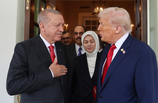 Erdoğan Trump görüşmesi gazete manşetlerinde! Sözcü ve Cumhuriyet'ten olay başlık