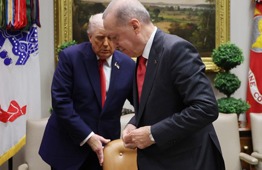 En şaşırtıcısı Yunan oldu! Sandalye jestli Erdoğan Trump zirvesi dünya basını manşetleri