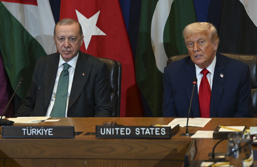 Ayşenur Arslan'dan garip iddia! Erdoğan Trump'ın yanına bakın neden oturmuş