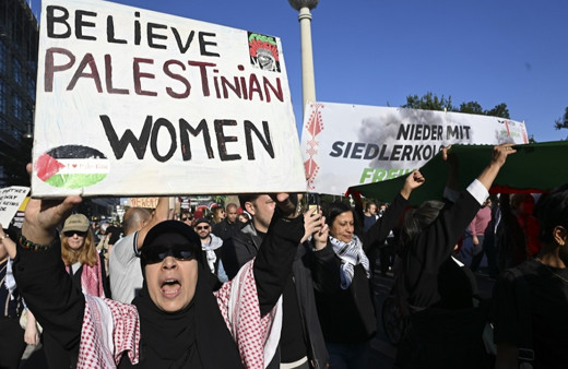 Binlerce kişi tek yürek oldu! Berlin'de Filistin'e destek için yürüdüler...