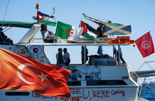 Türkiye Sumud Filosu'na hızır gibi yetişti! Su almaya başlayan tekneye Türkiye'den yardım gecikmedi