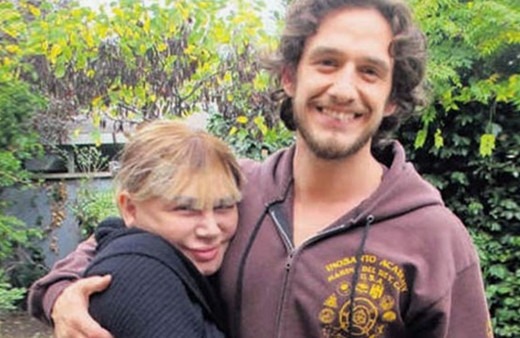 Sezen Aksu'nun oğlu Mithat Can Özer'in son hali herkesi hayrete düşürdü! Bambaşka biri olmuş