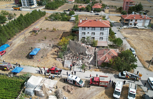 Ankara'da 4 katlı bina çöktü! Meğer daha önce yapılan testlerde...