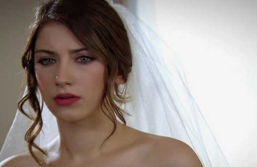 Hazal Kaya'nın son hali herkesi şaşırttı! Resmen erimiş