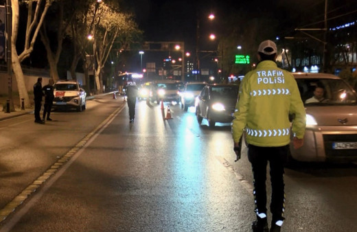 İstanbul'da "Huzur İstanbul" uygulamasında 909 kişi gözaltına alındı