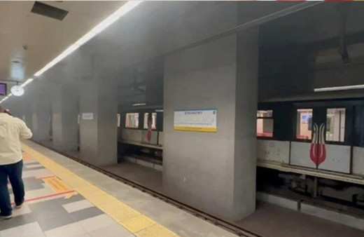 Metroda korkutan yangın: Mahmutbey istasyonu kapatıldı, yolcular tahliye edildi