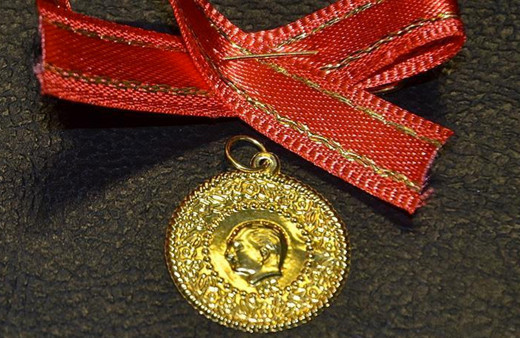 Dev banka altın tahminini bir yıl geri çekti! Yatırımcılar aman dikkat bu rakam ilk kez söylendi