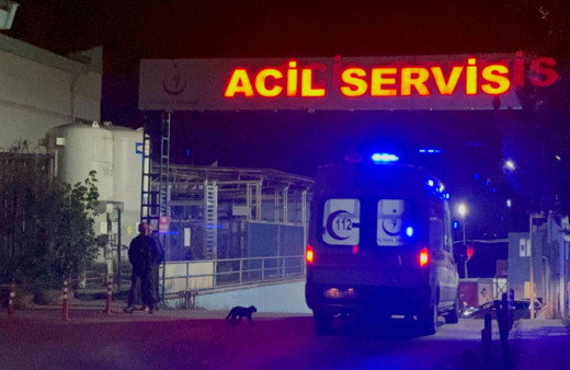 Balıkesir'de öğrenci servisiyle otomobilin çarpıştığı kazada 2 kişi öldü, 8 kişi yaralandı