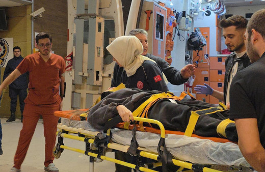 Bursa'da genç kız terasta çamaşır asarken düştü