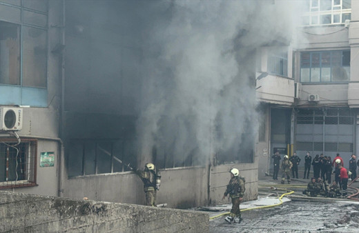 Bayrampaşa'da iş merkezinin bodrumunda çıkan yangın söndürüldü