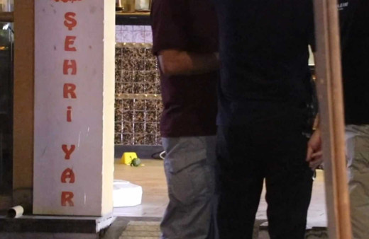 Adana’da pastaneye el bombası atıldı