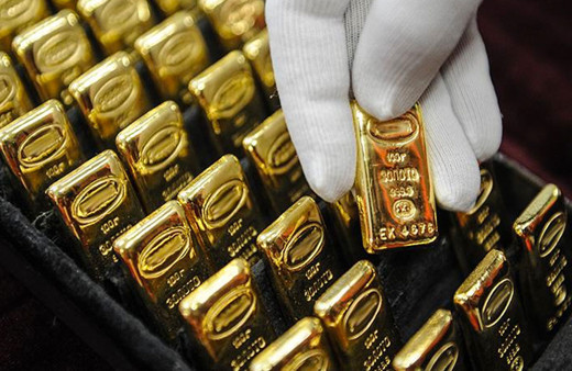 Altında çifte rekor kırıldı! Elinde altın olanlar dikkat, dev banka tahminini değiştirdi