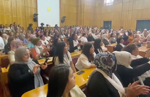 Meclis'te ilk kez Kürtçe olarak 'Yaşasın Başkan Apo' sloganları atıldı