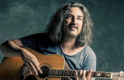 Şarkıcı Çelik saçlarını boyattı! O haline sosyal medyada yorum yağdı