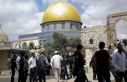 1990 Aksa katliamının 35'inci yılında yine Mescid-i Aksa'yı bastı