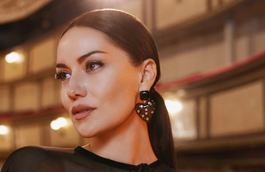 Boşanma iddiaları vardı! Fahriye Evcen'in küçük oğluyla pozu sosyal medyayı salladı