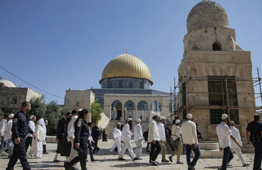 İsrailli fanatik Yahudiler, Mescid-i Aksa'ya baskın düzenledi