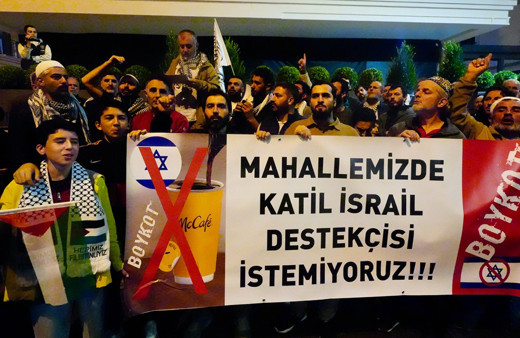 Üsküdar'da mahalle sakinlerinden McDonald's protestosu