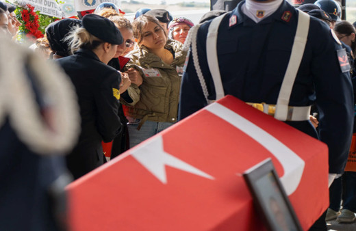 Sakarya'da şehit olan Jandarma Astsubay Kıdemli Çavuş Hakkı Eryılmaz Manisa'da son yolculuğuna uğurlandı